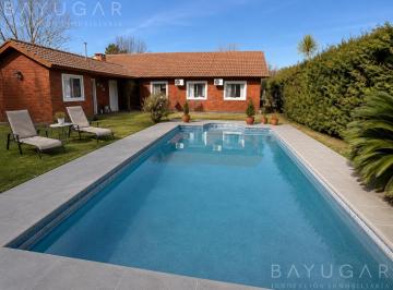 Casa · 170m² · 5 Ambientes · 4 Cocheras · Venta Casa - Barrio La Masia, Pilar (Apto Crédito)
