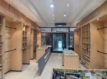 Local comercial · 167m² · 2 Ambientes · Muy Lindo Local en Calle Esmeralda y Rivadavia! Pb Subsuelo. 168 m.