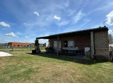 Casa · 120m² · 5 Ambientes · 2 Cocheras · Casa en Venta - 4 Dorm. 2 Baños - Cocheras - 630 m² - Presidente Perón