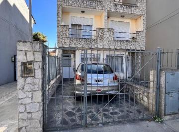 Casa · 100ha · 4 Ambientes · 1 Cochera · Dúplex en Venta de 3 Dorm. C/ Cochera en Villa Primera