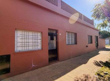 Casa · 82m² · 3 Ambientes · 1 Cochera · Casa 3 Ambientes en Caseros C/patio y Parrilla
