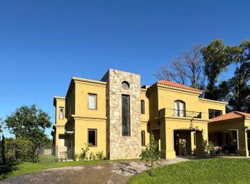 Casa · 344m² · 7 Ambientes · 2 Cocheras · Casa en Venta en Grand Bell