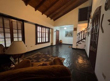 Casa · 211m² · 6 Ambientes · 4 Cocheras · Venta Casa en Llavallol Parque y Garage