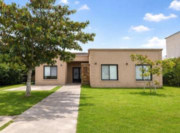 SCO-SCO-63_3 · Casa en Venta, en Una Planta con Pileta. San Matias
