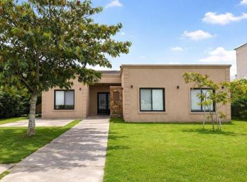Casa · 154m² · 5 Ambientes · Casa en Venta, en Una Planta. San Matias