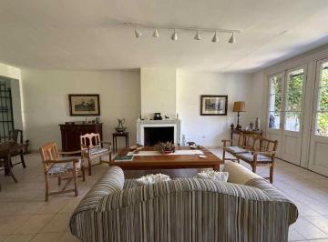 Casa · 245m² · 7 Ambientes · Casa en Venta San Isidro Barrio Carreras