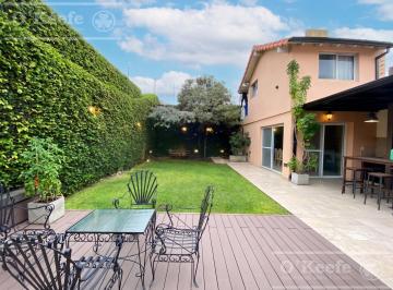 Casa · 310m² · 5 Ambientes · 4 Cocheras · Casa 5 Ambientes en Venta Quilmes - Pileta - Quincho