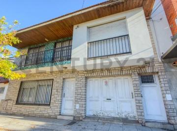 Casa · 340m² · 7 Ambientes · 2 Cocheras · Venta de Casa 4 Ambientes, Mas Depto de 3 Ambientes, San José, Mar del Plata.