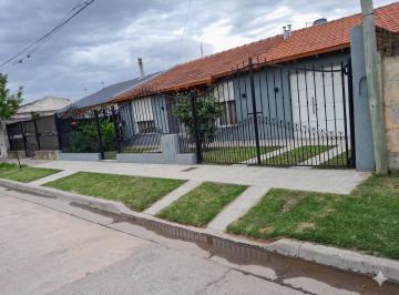 Casa de 4 ambientes, Bahía Blanca · Casa Reciclada a Nueva con Pileta, Quincho y Fogón – Gral. Daniel Cerri, Centro