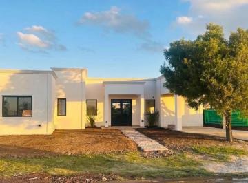Casa · 122m² · 4 Ambientes · 2 Cocheras · Casa en Venta en Horizontes Al Sur