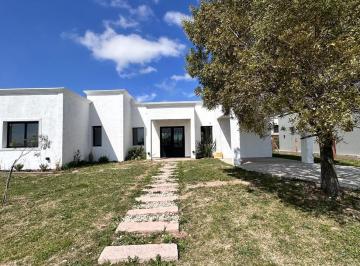 Casa · 122m² · 4 Ambientes · 2 Cocheras · Casa en Venta de 4 Ambientes en Horizontes Al Sur Canning