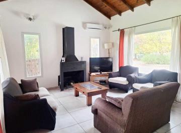 Casa · 220m² · 5 Ambientes · 4 Cocheras · Casa Chalet en Venta en Santa Silvina, Pilar, G. B. a. Zona Norte