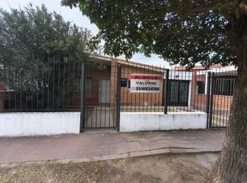 Casa · 250m² · 6 Ambientes · 1 Cochera · Casa en Alquiler - Pedro Luis de Cabrera Barrio Jardin