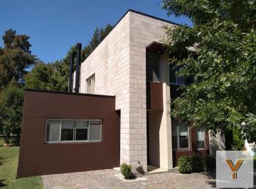 Casa · 200m² · 6 Ambientes · 2 Cocheras · Casa en Venta - 4 Dorm. 2 Baños - Cocheras - 350 m² - El Palomar, Cañuelas