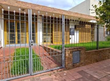 Casa · 161m² · 5 Ambientes · 1 Cochera · Venta Casa 3 Dorm. Cochera y Patio B° Ayacucho