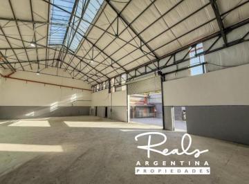 Depósito · 800m² · Alquiler Depósito/galpón en Barracas Hecho a Nuevo. Oficina,2 Baños. Playa de Maniobras.
