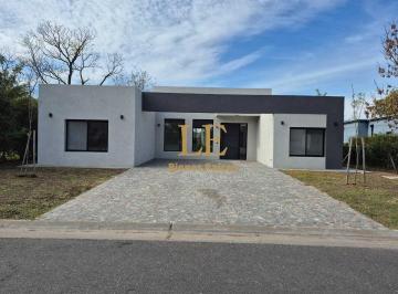 Casa · 240m² · 4 Ambientes · 5 Cocheras · Venta Casa San Matias - Area 4