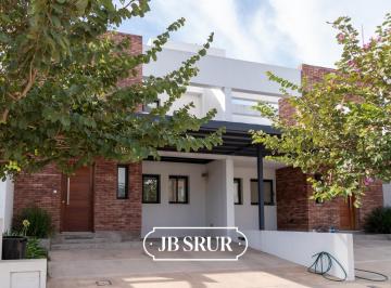 Casa · 119m² · 3 Ambientes · 2 Cocheras · Dúplex en Venta de 3 Dorm. en Lomas de Manantiales