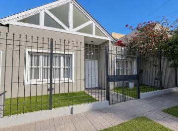 Casa · 150m² · 4 Ambientes · Casa en Venta Campana