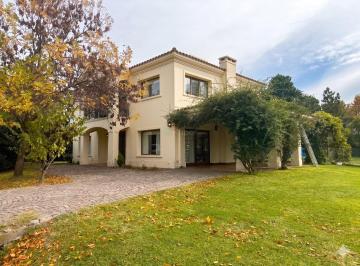 Casa · 220m² · 5 Ambientes · 2 Cocheras · Casa Chalet en Alquiler en Los Pilares, Pilar, G. B. a. Zona Norte