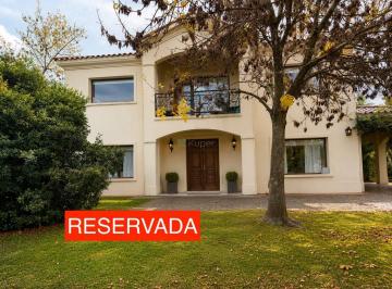 Casa · 220m² · 5 Ambientes · 2 Cocheras · Casa Chalet en Alquiler en Los Pilares, Pilar, G. B. a. Zona Norte