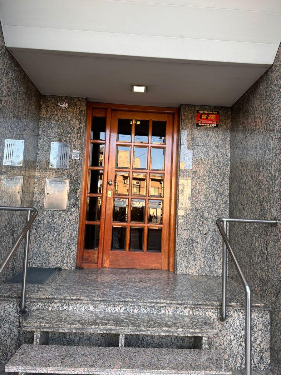 Avenida Hipólito Yrigoyen 5883
