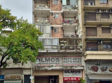 Departamento de 2 ambientes, Floresta · Departamento 2 Ambientes con Balcón Sobre Av Rivadavia en Floresta
