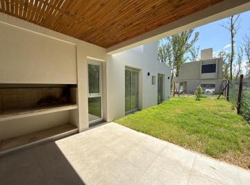 Casa · 250m² · 9 Ambientes · 2 Cocheras · Casa en Alquiler Nuevo Malagueño
