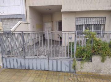 Casa · 176m² · 8 Ambientes · 1 Cochera · Casa 3 Dorm., Cochera y Departamento Interno
