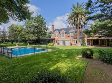 Casa · 572m² · 10 Ambientes · 4 Cocheras · Casa en Venta en Acassuso San Isidro