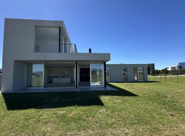 Casa · 210m² · 5 Ambientes · 2 Cocheras · Casa en Venta 4 Dorm. Zona Potrero de Garay