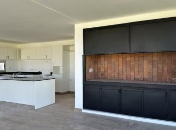 Casa · 210m² · 5 Ambientes · 2 Cocheras · Casa en Venta 4 Dorm. Zona Potrero de Garay