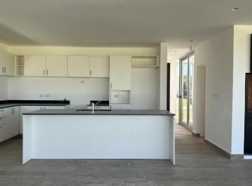 Casa · 210m² · 5 Ambientes · 2 Cocheras · Casa en Venta 4 Dorm. Zona Potrero de Garay