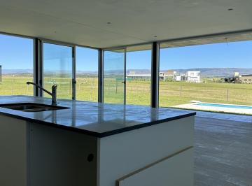 Casa · 210m² · 5 Ambientes · 2 Cocheras · Casa en Venta 4 Dorm. Zona Potrero de Garay