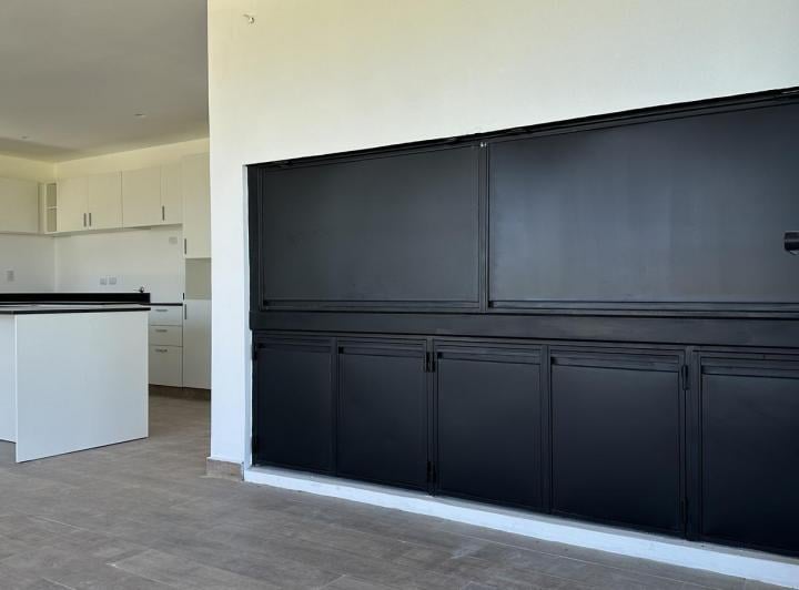 Casa · 210m² · 5 Ambientes · 2 Cocheras