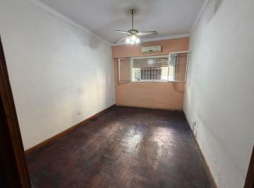 Departamento de 3 ambientes, Parque Centenario · Departamento Tres Ambientes en Venta en Caballito en Planta Baja con Patio