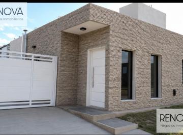 Casa · 80m² · 5 Ambientes · Lindisimo Duplex en Claros del Bosque!
