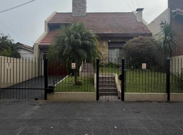 Casa · 207m² · 4 Ambientes · 2 Cocheras · Venta Casa 4 Ambientes – San Antonio de Padua