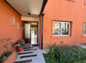 Casa · 219m² · 7 Ambientes · 1 Cochera · Casa en Venta en Barrio Santa Guadalupe, Pilar del Este, Pilar