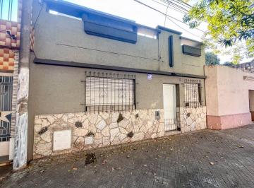 Casa · 63m² · 4 Ambientes · Venta Casa Al Frente 3 Dorm.