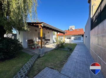 Casa · 89m² · 3 Ambientes · 1 Cochera · Casa 3 Ambientes en Venta en Glew Apta Credito