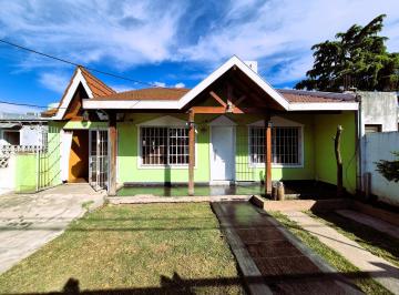 Casa · 123m² · 4 Ambientes · 2 Cocheras · Casa en Venta con 2 Dorm. en Villa de Mayo