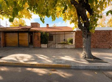 Casa de 10 ambientes, Gobernador Benegas · Venta - Casa/cochera Triple690 m² - Godoy Cruz/benegas/santa Angela