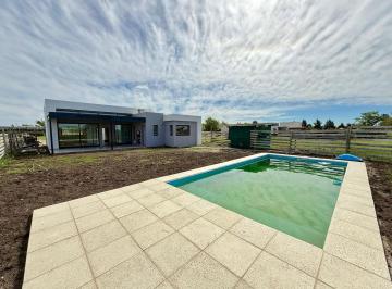 Casa · 180m² · 4 Ambientes · 4 Cocheras · Casa en San Sebastián Area 9