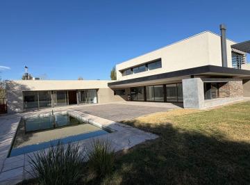 Casa de 8 ambientes, Luján de Cuyo · Casa con 2504 m² en Venta, 5 Dorm., Luján de Cuyo