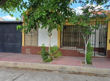 Casa · 105m² · 6 Ambientes · 1 Cochera · Venta Casa 4 Dorm.