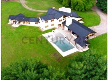 Campo · 75625m² · 6 Ambientes · 3 Cocheras · Venta Campo con Casa y Cabañas en 7,5 Ha en La ¨patagonia Argentina¨