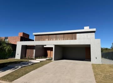 Casa de 3 ambientes, Córdoba · Dueño Vende – Casa a Estrenar en Country Valle Escondido | 3 Dorm (1 en Suite)