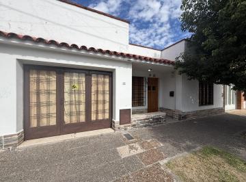 Casa · 130m² · 5 Ambientes · Casa | 3 Ambientes | Jardín | a Reciclar | Pilar Centro | Camilo Costa