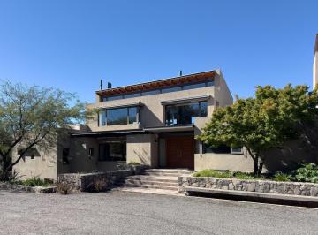 Casa · 800m² · 4 Dormitorios · 9 Cocheras · Casa en Venta 4 Dorm. en Corral de Barrancas Jerarquía